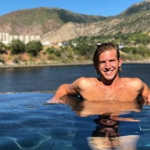 Meet your Posher, Travis